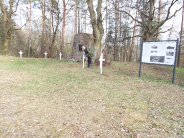 Wiosenne porządki na cmentarzach wojennych z czasów I wojny światowej w Kamionie nad Rawką, 